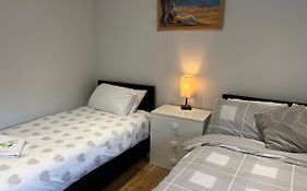 The Grande Residence - Close To Central London & Next To Northfield Tube Station